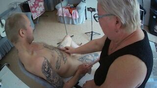 the neighbor saw that I was jerking off and began to masturbate me herself until my penis ejaculated - porn video